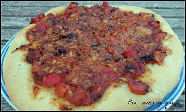 torta de tomate - pan uvas y queso