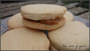 alfajores - pan uvas y queso