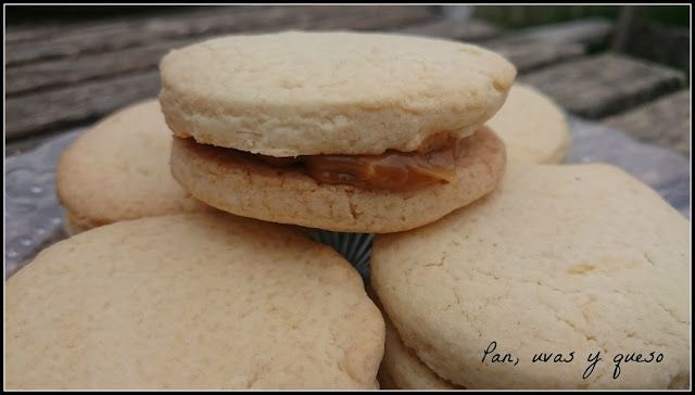 alfajores - pan uvas y queso