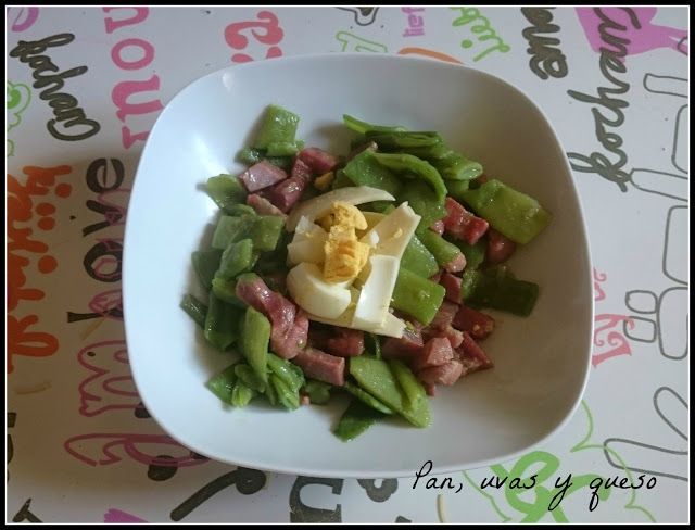 judias verdes salteadas - pan uvas y queso