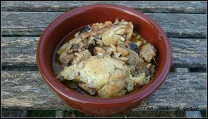 pollo en salsa de almendras crockpot - pan uvas y queso