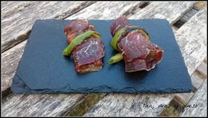 rollos de cecina - pan uvas y queso