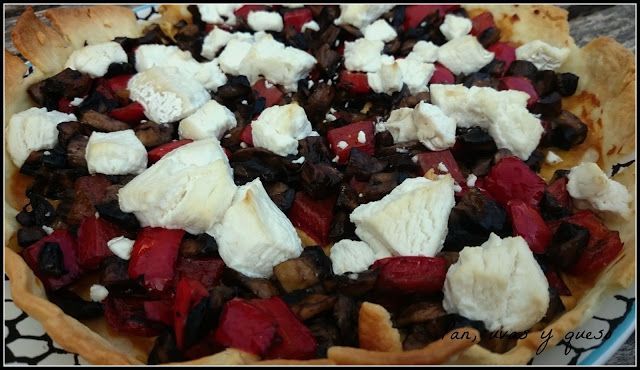 tarta de champiñones - pan uvas y queso 