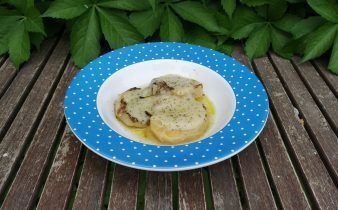 patatas en salsa verde crockpot - pan uvas y queso