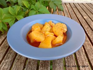patatas estofadas crockpot - pan uvas y queso