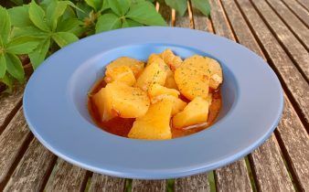 patatas estofadas crockpot - pan uvas y queso