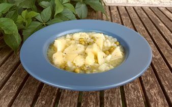 patatas en salsa verde crockpot - pan uvas y queso