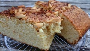 bizcocho de pinones - pan uvas y queso