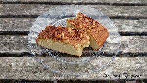 bizcocho de pinones - pan uvas y queso