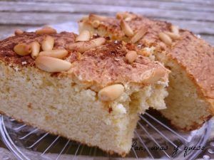 bizcocho de pinones - pan uvas y queso