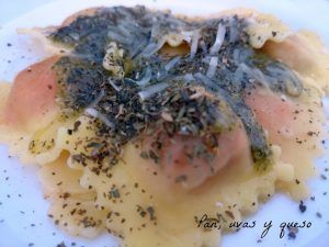 pesto - pan uvas y queso