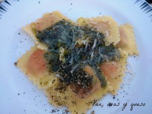 pesto - pan uvas y queso