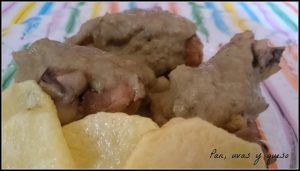 pollo al vino tinto crockpot - pan uvas y queso