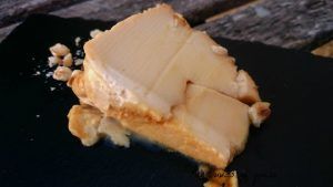 flan de toffee - pan uvas y queso