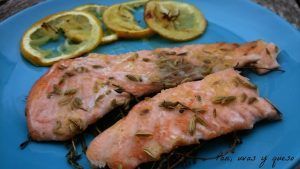 salmon con hinojo - pan uvas y queso