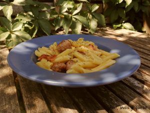 macarrones carbonara - pan uvas y queso