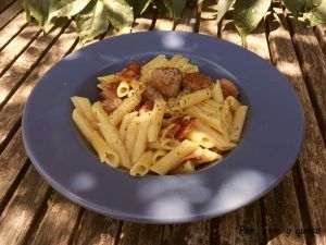 macarrones carbonara - pan uvas y queso