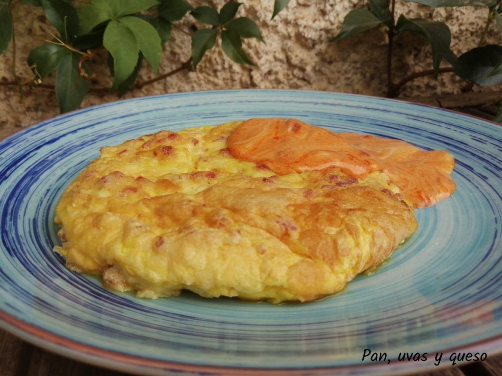 tortilla souffle - pan uvas y queso