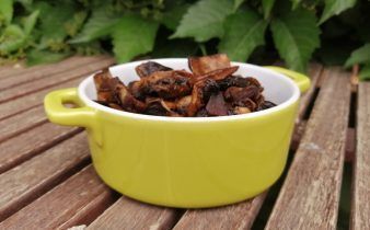 champiñones agridulces crockpot - pan uvas y queso