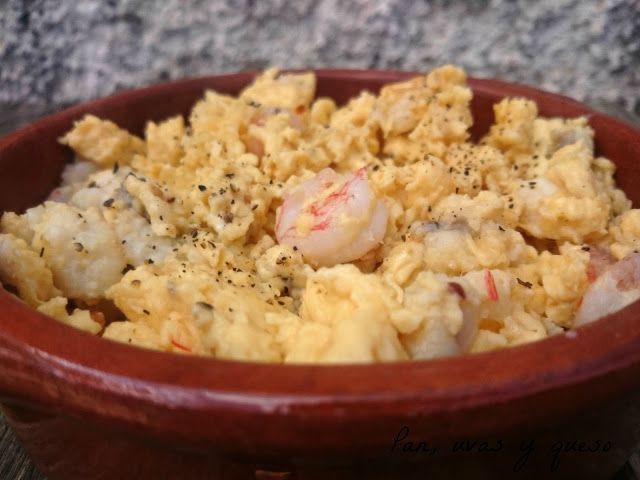 revuelto de rape - pan uvas y queso