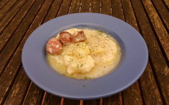 patatas con longaniza crockpot - pan uvas y queso