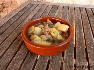 patatas carne crockpot - pan uvas y queso