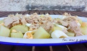 papas aliñas - pan uvas y queso