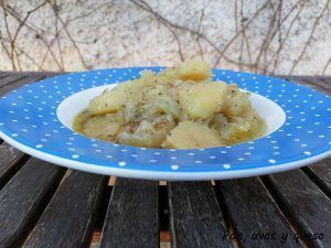 patatas guisadas salsa verde crockpot - pan uvas y queso