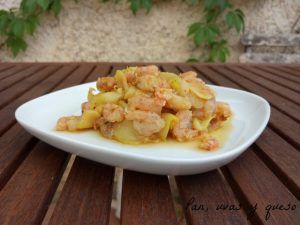 gambas con calabacin - pan uvas y queso