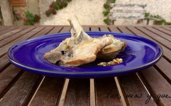 chuletas de cerdo a la naranja crockpot - pan, uvas y queso