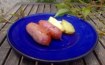 chorizo criollo asado en crock pot - pan uvas y queso