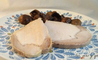 lomo de cerdo a la sal en crock pot - pan uvas y queso