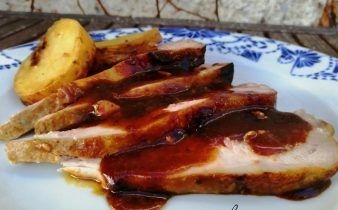 paleta de cerdo asada en crock pot - pan uvas y queso