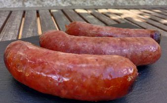 longaniza asada en crock pot - pan uvas y queso