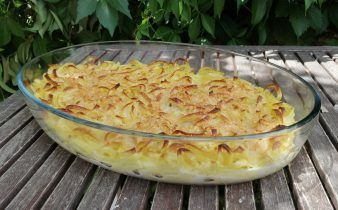 fetuccini a la crema de queso - pan uvas y queso