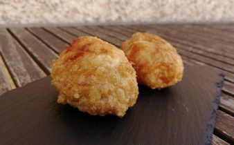 patatas rellenas - pan uvas y queso