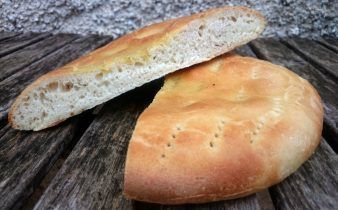 bolla cenceña de toras - pan uvas y queso