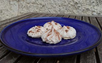 merengues de cacao thermomix - pan uvas y queso