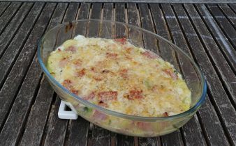 pastel de bacalao - pan uvas y queso
