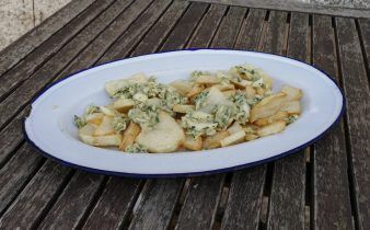 patatas sarladaises grasa de pato - pan uvas y queso