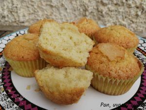 magdalenas de coco - pan uvas y queso