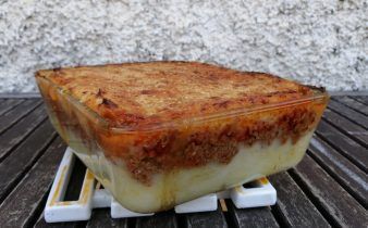 pastel de carne - pan uvas y queso