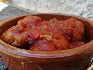 albondigas con tomate en crock pot - pan uvas y queso