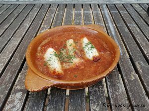 bacalao a la vizcaina en crock pot - pan uvas y queso
