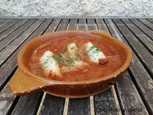 bacalao a la vizcaina en crock pot - pan uvas y queso