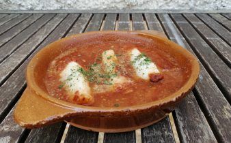 bacalao a la vizcaina en crock pot - pan uvas y queso