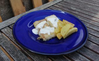 bacalao al roquefort - pan uvas y queso