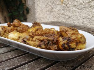 pollo adobado en crockpot - pan uvas y queso