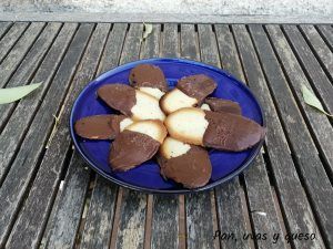 lenguas de gato - pan uvas y queso