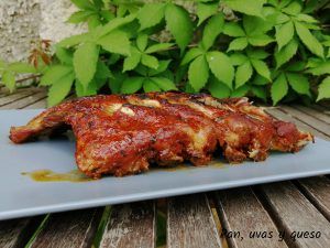 costillas de cerdo a la barbacoa en crockpot - pan uvas y queso